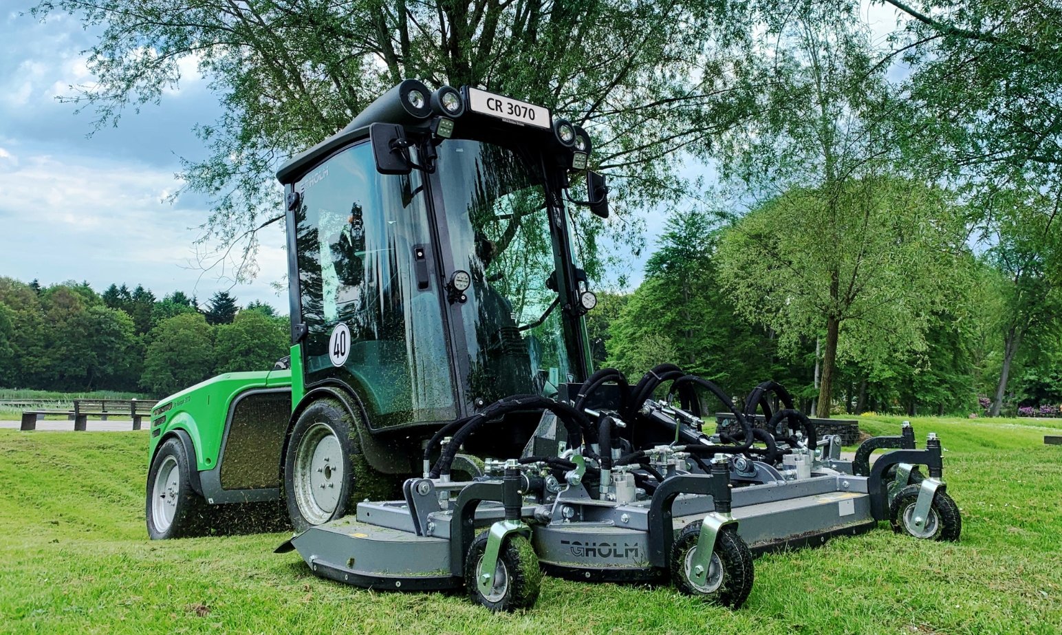 Egholm City Ranger 3070 i bruk på plen