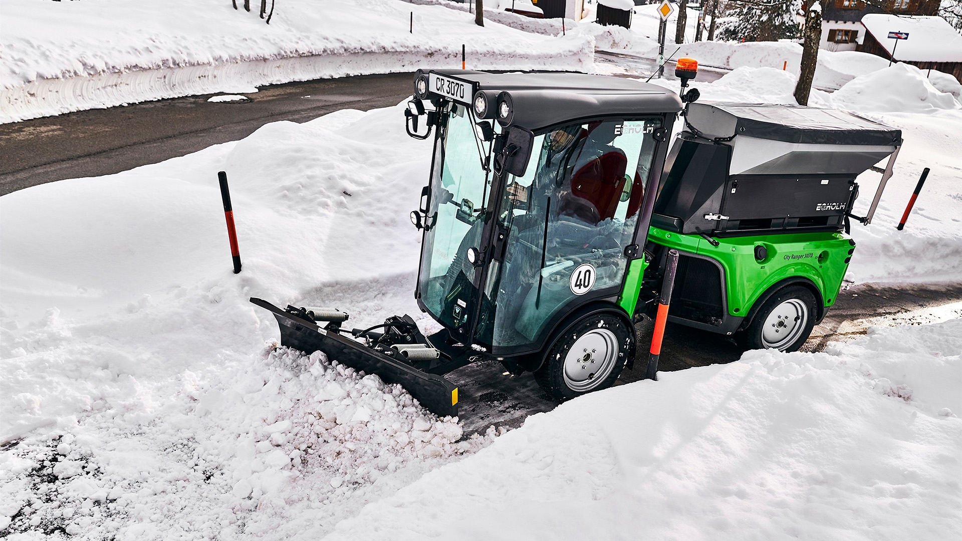 Egholm City Ranger 3070 skoffer snø og strør salt